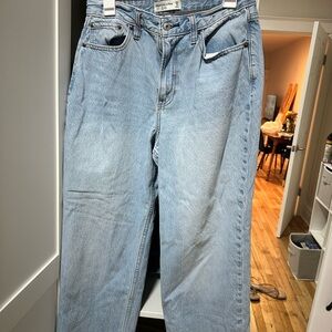 Abercrombie- Loose High Rise Jeans